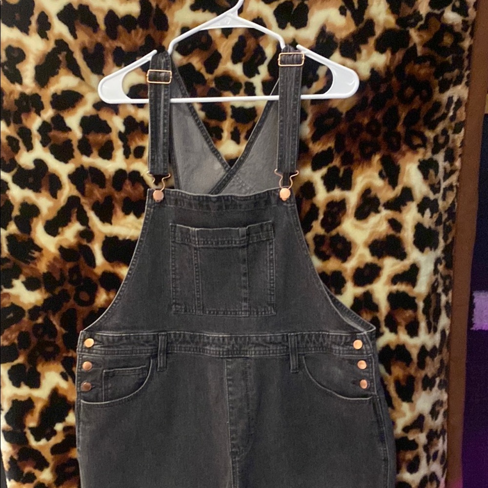 Universal Thread size 16/33R Stylish Black Denim Overalls